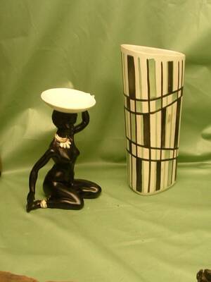 Figurin, med fat vas