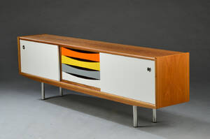 Coph Furniture. Fritstående lav skænk af lakeret teak