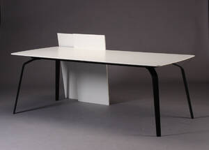 Henrik Pedersen. Spisebord model Float. 3
