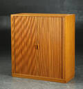 Jalousiskab af eg, 1950erne, dansk møbelproducent