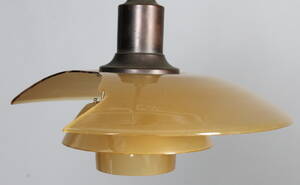 Poul Henningsen. Pendel PH 32 med ravfarvet glas, 1930erne 