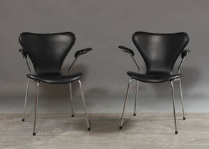 Arne Jacobsen. Par stole, model 3107 2