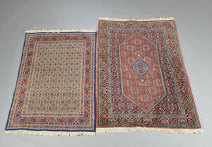 To persiske tæpper 163 x 110 cm., 147 x 98 cm. 2