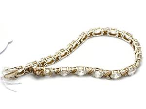 Armband med stenar