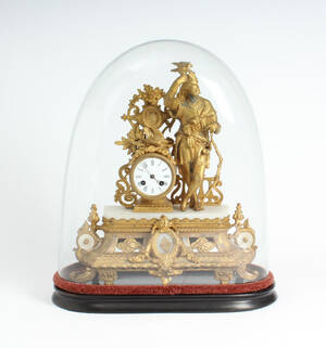 Fransk kaminur, forgyldt bronze med glaskuppel, ca. 1900 