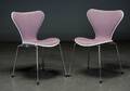 Arne Jacobsen. to syverstole, model 3107 2