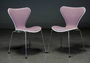Arne Jacobsen. to syverstole, model 3107 2