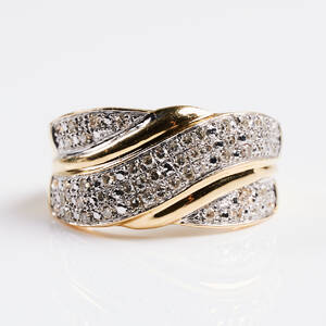 Ring 18 k guld med diamanter