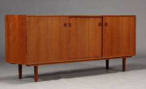 Dansk møbelproducent. Lav skænk, teaktræ, 1960erne