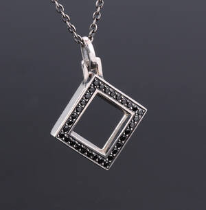 Regitze Overgaard for Georg Jensen. Nocturne halskæde af sterlingsølv med sorte diamanter