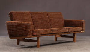 H. J. Wegner. Tre-pers. sofa, model GE-2363, egetræ
