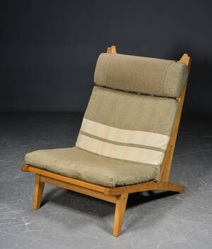 H. J. Wegner, lænestol af eg uld model AP-71