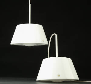 Holmegaard, et par pendler af opal-glas, model One 2