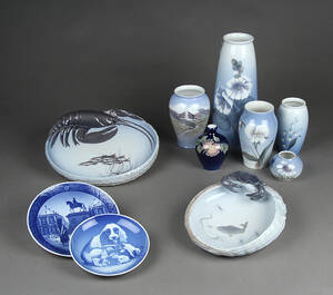 Royal Copenhagen og Bing  Grøndahl. En samling vaser, platter m.m. 10 Denne vare er sat til omsalg under nyt varenummer 4164206