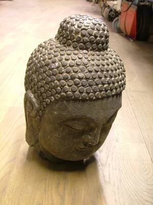 Buddhahuvud, Sten