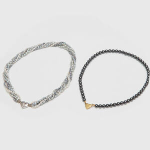 HALSBAND, 2 st, 750 med mera, 1900-tal.