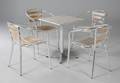 Cafésæt af aluminium og teak. Kvadratisk bord samt fire armstole 5