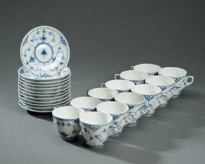 Kgl. Porcelæn. Musselmalet, halvblonde, kaffekopper 24