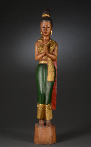 Thailandsk figur af udskåret træ, 1900-tallet 2. halvdel  