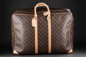 Louis Vuitton. Kuffert. Model Sirius 60. Monogram canvas.