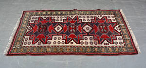 Handknuten persisk matta 198 x 107 cm Denna vara har satts till omförsäljning under nytt varunummer4828276