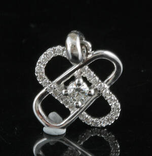 18kt diamond pendant. This lot has been put up for resale under the new lot no. 4015947