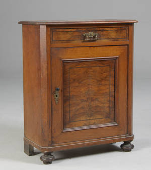Konsolskab, nøddetræ, 1800-tallet