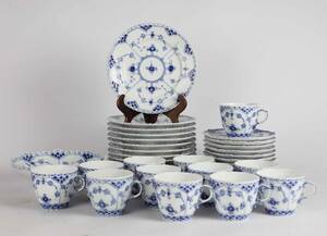 Royal Copenhagen, Musselmalet helblonde Kaffekopper, kagetallerkener og skål