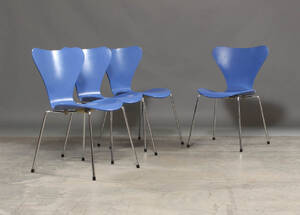 Arne Jacobsen, Sæt på fire stole, model 3107 4