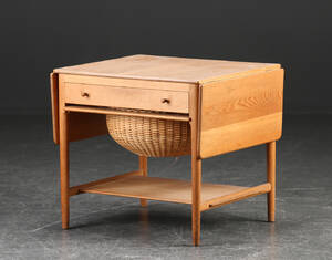 Hans J. Wegner. Sybord af egetræ 