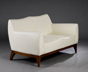 Danform. To-personers sofa af hvidt læder