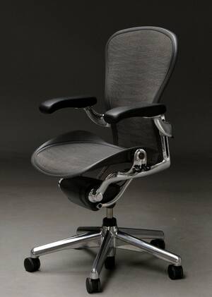 Donald Chadwick William Stump Multijusterbar kontorstol model Aeron Executive, Refurbised