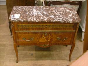 Byrå, Med stenskiva