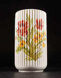 Lyngby. Vase af porcelæn, dekoreret med blomster 