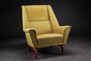 Dansk møbelproducent. Højrygget lænestol med uldstof  