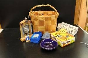 Parti kuriosa i spånkorg