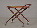 Dansk Møbelsnedker. Bakkebord i teak, 195060erne.