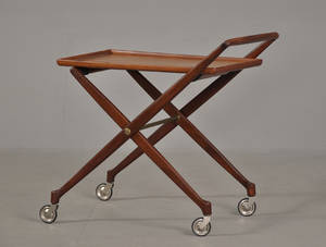 Dansk Møbelsnedker. Bakkebord i teak, 195060erne.