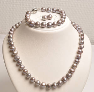 Smykkesæt med sølvgrå ferskvands kulturperler