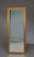 Spejl i guldfarvet ramme. 1900-tallet  Denne vare er sat til omsalg under nyt varenummer 4355106
