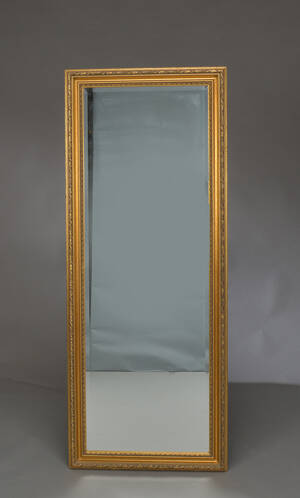 Spejl i guldfarvet ramme. 1900-tallet  Denne vare er sat til omsalg under nyt varenummer 4355106