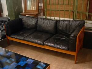 Soffa, Svart Läder