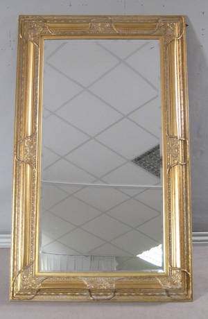Stort figurspejl i ramme af guldbe´malet træ 200x120 cm
