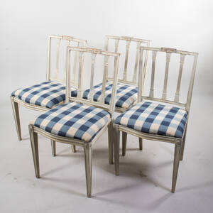 Fyra stolar i gustaviansk stil