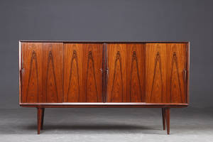 Omann Junior. Høj skænk af palisander