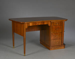 Fritstående skrivebord, nøddetræ, dansk møbeldesignd