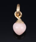 Ole Lynggaard. Dew Drop charm af 18 kt. satineret rødguld med koral  Denne vare er sat til omsalg under nyt varenummer 4156547