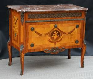 Byrå med tre lådor, Gustaviansk-stil, 1900-tal