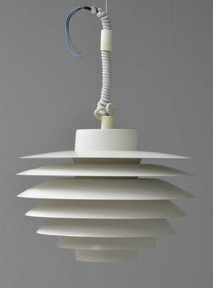 Svend Middelboe. Verona pendel af hvidlakeret aluminium
