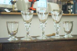 Glas, 13  6
